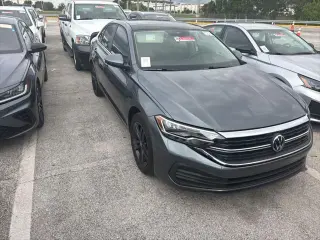 Volkswagen Jetta 2023 SE Sedán 4 puertas
