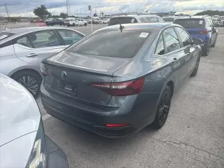 Volkswagen Jetta 2023 SE Sedán 4 puertas