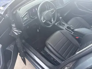 Volkswagen Jetta 2023 SE Sedán 4 puertas