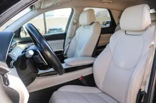 Genesis GV70 2025 AWD 2.5T Estándar 4p SUV