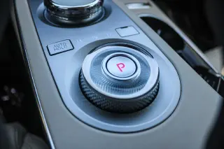 Genesis GV70 2025 AWD 2.5T Estándar 4p SUV