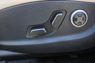 Genesis GV70 2025 AWD 2.5T Estándar 4p SUV
