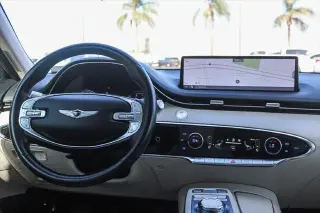 Genesis GV70 2025 AWD 2.5T Estándar 4p SUV