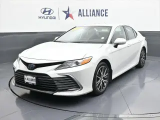 Toyota Camry Híbrido 2022 XLE 4p Sedán