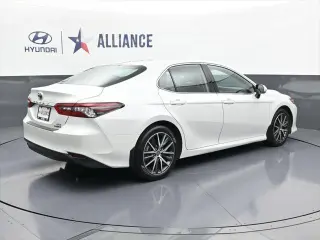 Toyota Camry Híbrido 2022 XLE 4p Sedán