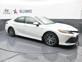 Toyota Camry Híbrido 2022 XLE 4p Sedán