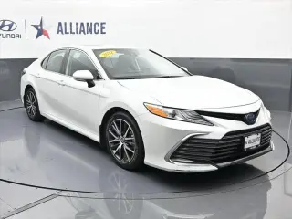 Toyota Camry Híbrido 2022 XLE 4p Sedán