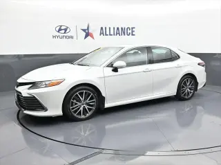 Toyota Camry Híbrido 2022 XLE 4p Sedán