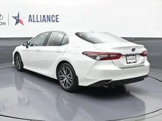 Toyota Camry Híbrido 2022 XLE 4p Sedán