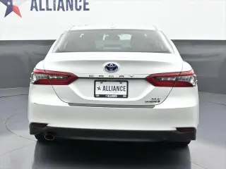 Toyota Camry Híbrido 2022 XLE 4p Sedán