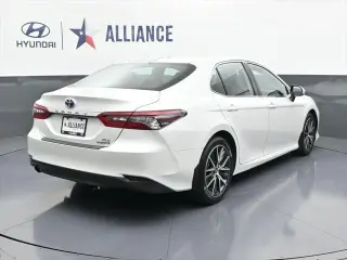 Toyota Camry Híbrido 2022 XLE 4p Sedán