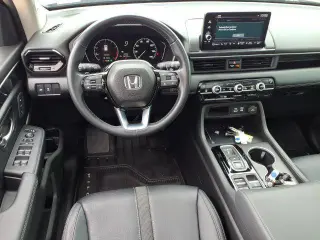 Honda Pilot 2024 AWD Touring 4p SUV