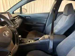Toyota C-HR 2018 XLE Premium 4dr Crossover