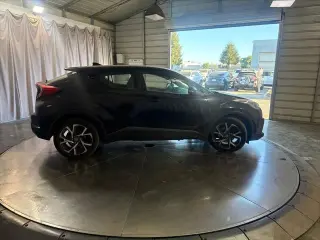 Toyota C-HR 2018 XLE Premium 4dr Crossover