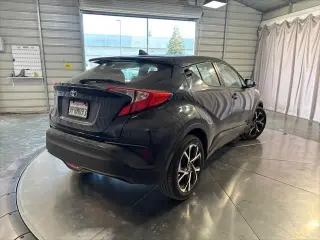 Toyota C-HR 2018 XLE Premium 4dr Crossover