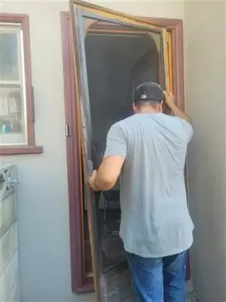 REPARACION DE PUERTAS