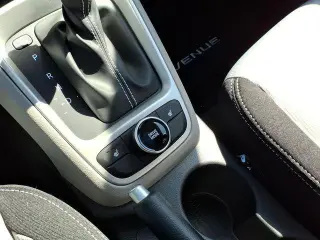 Hyundai VENUE 2026 SEL 4dr Crossover con Techo de Dos Tones