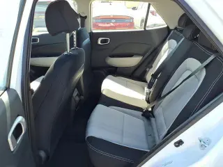 Hyundai VENUE 2026 SEL 4dr Crossover con Techo de Dos Tones