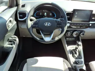 Hyundai VENUE 2026 SEL 4dr Crossover con Techo de Dos Tones