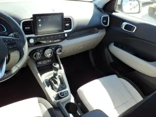 Hyundai VENUE 2026 SEL 4dr Crossover con Techo de Dos Tones