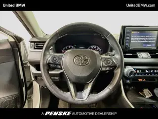 Toyota RAV4 2021 XLE Premium 4dr SUV