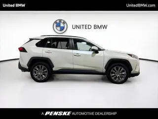 Toyota RAV4 2021 XLE Premium 4dr SUV