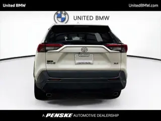 Toyota RAV4 2021 XLE Premium 4dr SUV