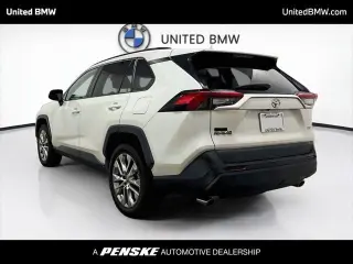 Toyota RAV4 2021 XLE Premium 4dr SUV