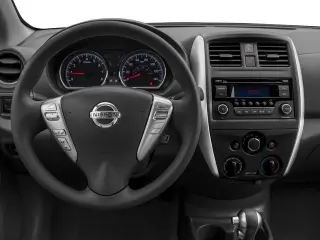Nissan Versa 2017 1.6 SV 4dr Sedán