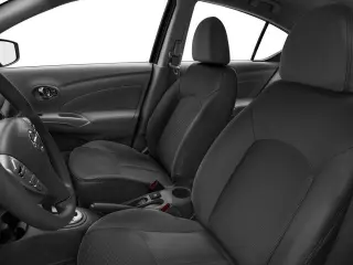 Nissan Versa 2017 1.6 SV 4dr Sedán