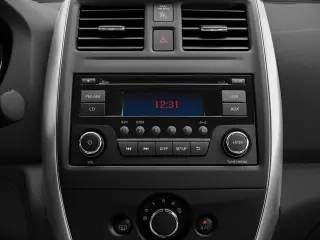 Nissan Versa 2017 1.6 SV 4dr Sedán