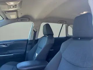 Toyota RAV4 2025 AWD XLE 4dr SUV