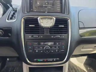 Chrysler Town and Country 2016 Limited 4dr Mini-Van