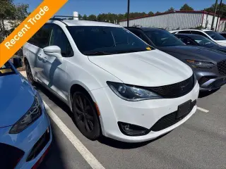 Chrysler Pacifica 2019 Limited 4dr Mini-Van
