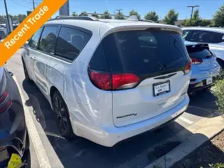 Chrysler Pacifica 2019 Limited 4dr Mini-Van