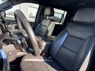 2025 GMC Yukon XL 4WD Denali