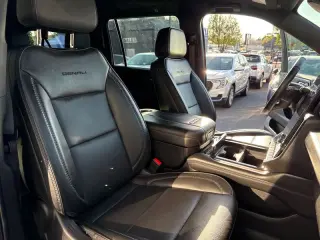 2025 GMC Yukon XL 4WD Denali