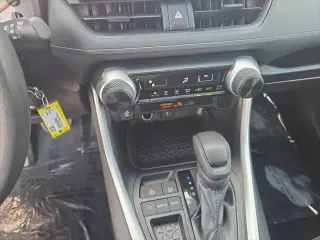 Toyota RAV4 2021 LE 4dr SUV
