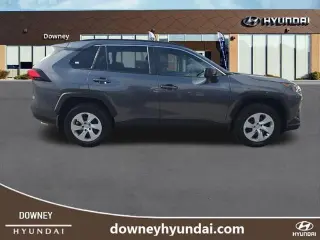 Toyota RAV4 2021 LE 4dr SUV