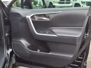 Toyota RAV4 2023 XLE Premium 4dr SUV