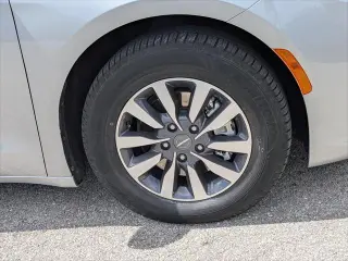 Chrysler Pacifica Plug-In Hybrid 2024 Select 4dr Mini-Van