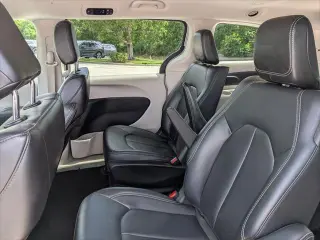 Chrysler Pacifica Plug-In Hybrid 2024 Select 4dr Mini-Van