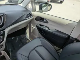 Chrysler Pacifica Plug-In Hybrid 2024 Select 4dr Mini-Van