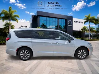 Chrysler Pacifica Plug-In Hybrid 2024 Select 4dr Mini-Van