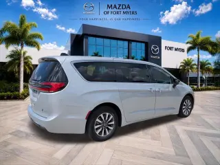 Chrysler Pacifica Plug-In Hybrid 2024 Select 4dr Mini-Van