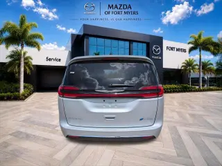 Chrysler Pacifica Plug-In Hybrid 2024 Select 4dr Mini-Van