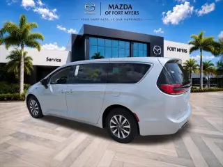 Chrysler Pacifica Plug-In Hybrid 2024 Select 4dr Mini-Van