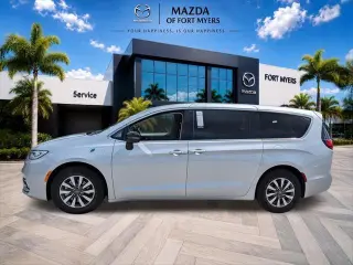 Chrysler Pacifica Plug-In Hybrid 2024 Select 4dr Mini-Van