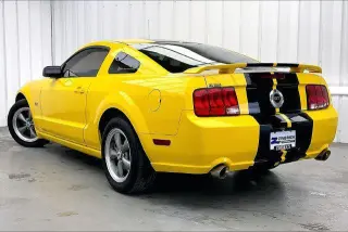 Ford Mustang 2005 GT Deluxe 2dr Fastback