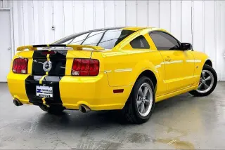 Ford Mustang 2005 GT Deluxe 2dr Fastback